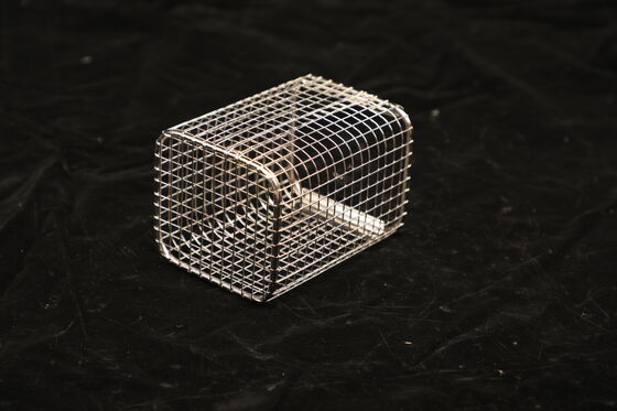 Anti-Slip Base Design Metal Mesh Basket Suitable For Kitchen Storage