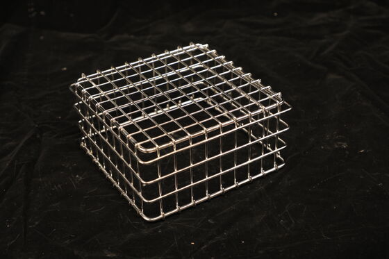 Anti-Slip Base Design Metal Mesh Basket Suitable For Kitchen Storage