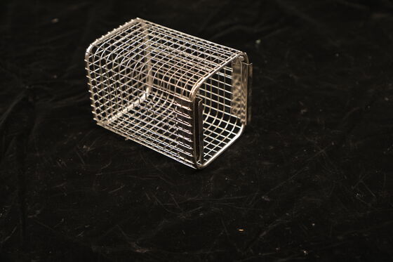 Anti-Slip Base Design Metal Mesh Basket Suitable For Kitchen Storage