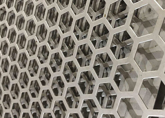 Staggered Round Perforated Steel Sheet Corrosion Resistant 0.5mm Margin Sound Barriers